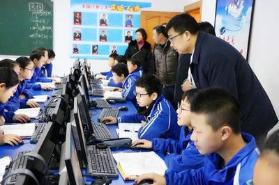 智慧課堂引領(lǐng)教學(xué)變革 廣元市教育信息化推進(jìn)會走進(jìn)嘉陵一中